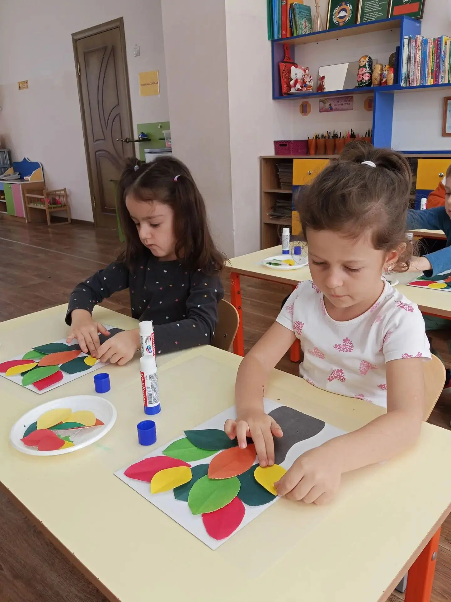 Художественно- эстетическое развитие(аппликация) в старшей группе