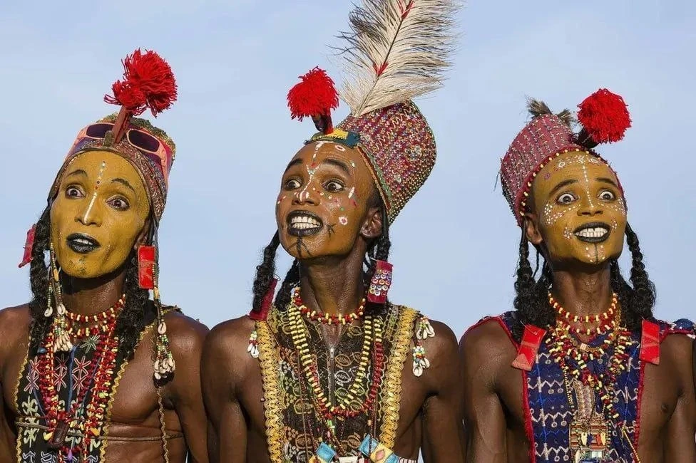 В кочевом африканском племени водабе (wodaabe) раз в год устраивается семидневный фести...
