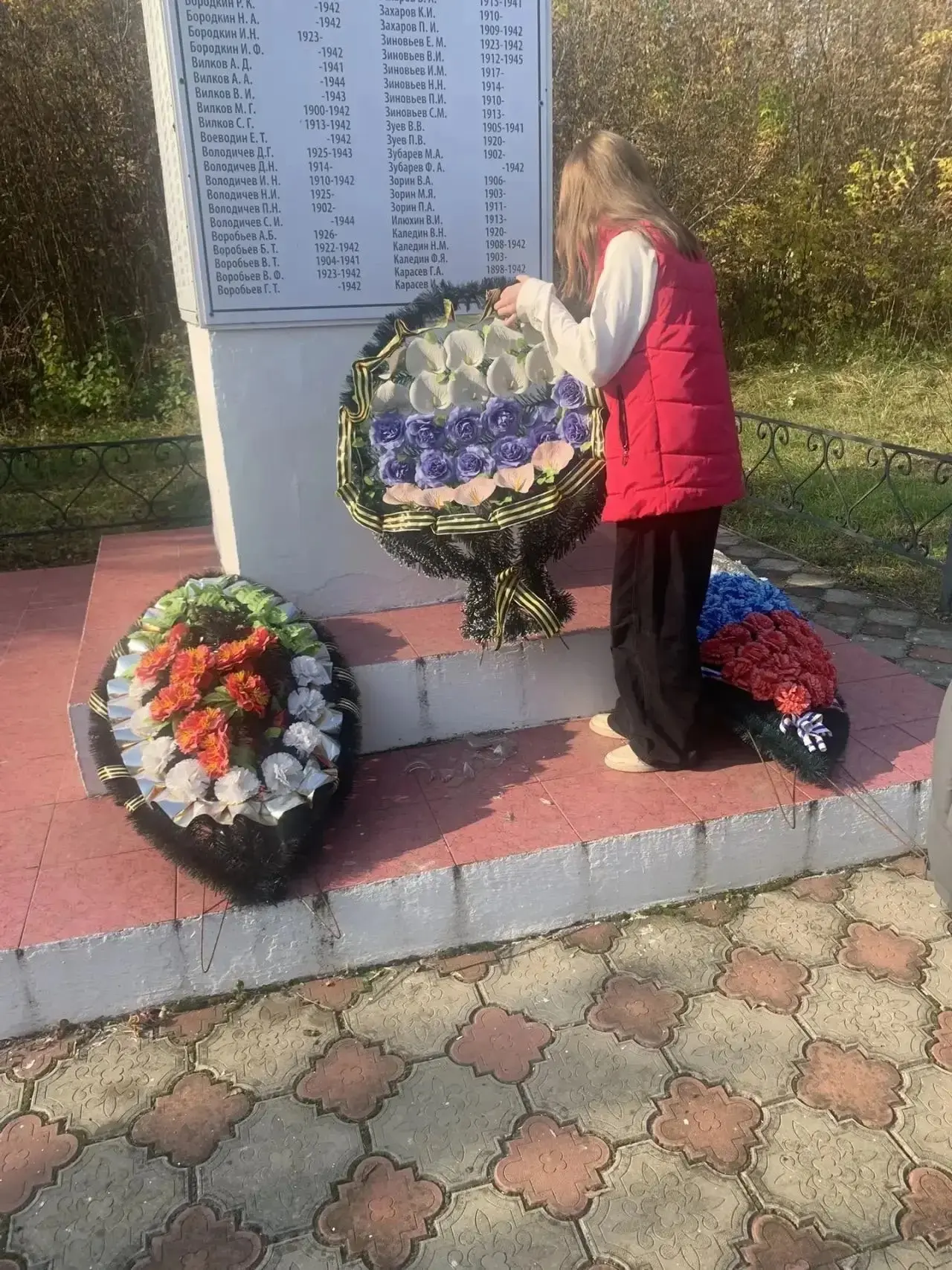 📸 От уборки мемориала до свечей для фронта: сельские школьники показали пример патриот...