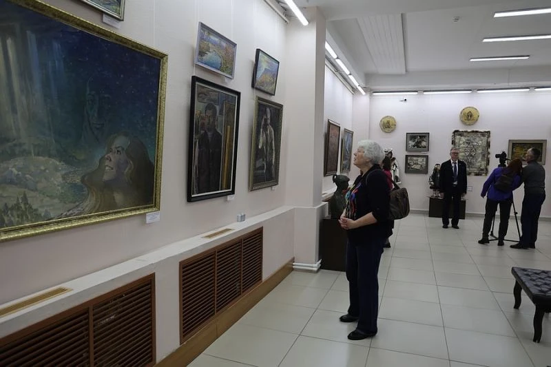 📌 В Камчатском художественном музее открылась выставка «Здесь снег хранит огонь»