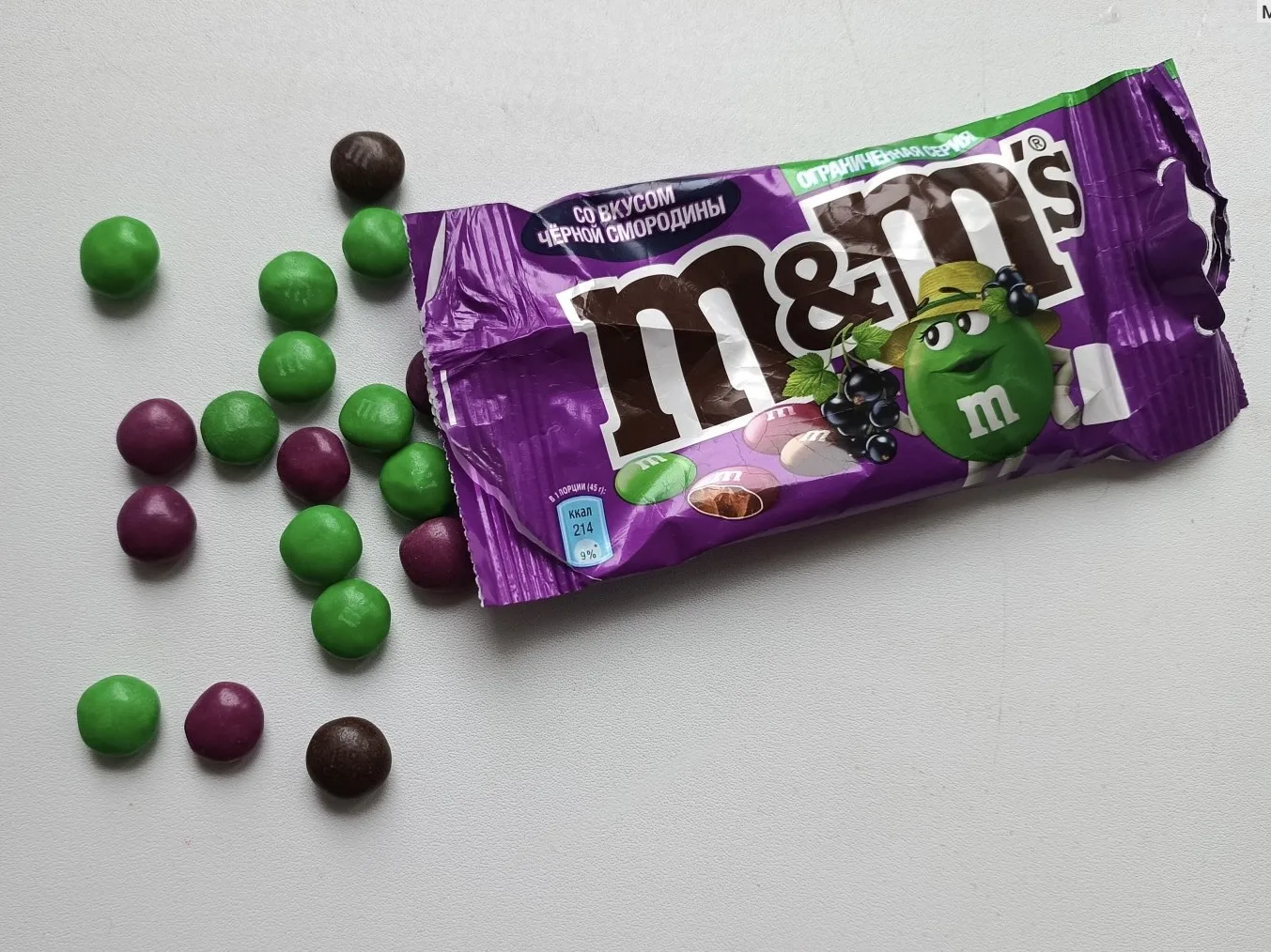 Вчера в магазине купили новинку от M&M's со вкусом чёрной смородины - вкусно, скажу я вам.