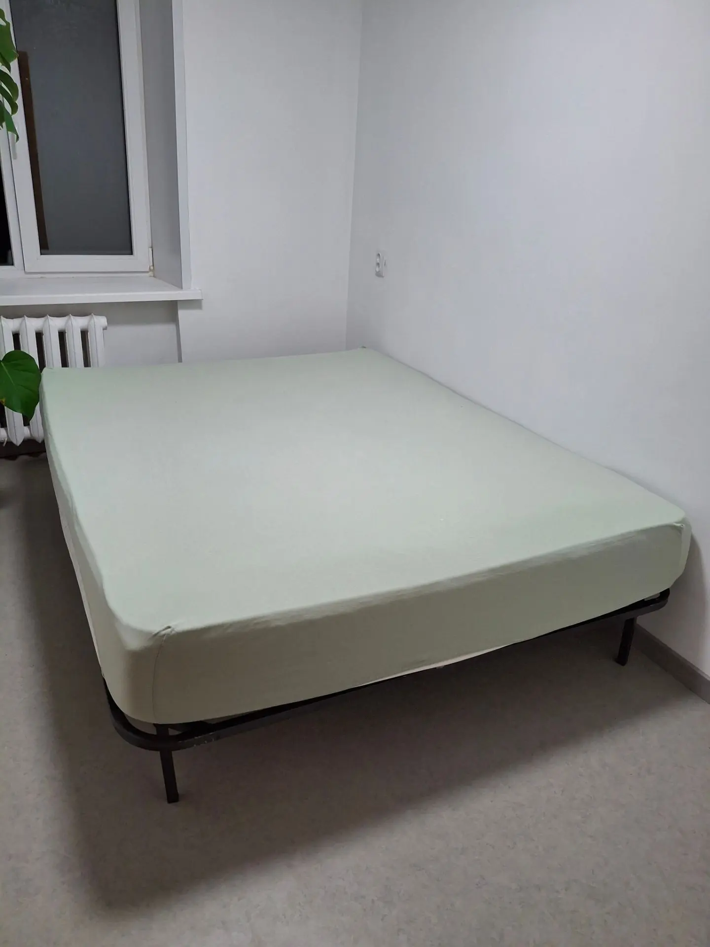Продаётся кровать б/у 160×200 за 5000 рублей. Есть ещё деревянный каркас с изголовьем, ...