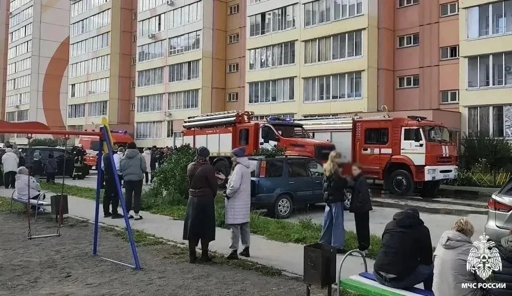 🔥 Из горящего дома спасли 15 человек