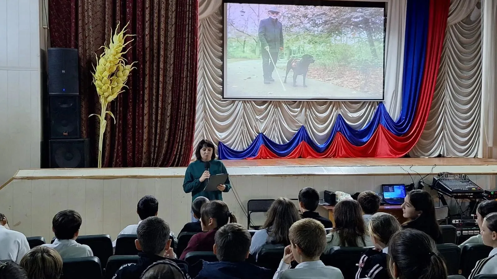 В рамках Международного дня белой трости 15 октября в Доме культуры п. Затеречный для п...