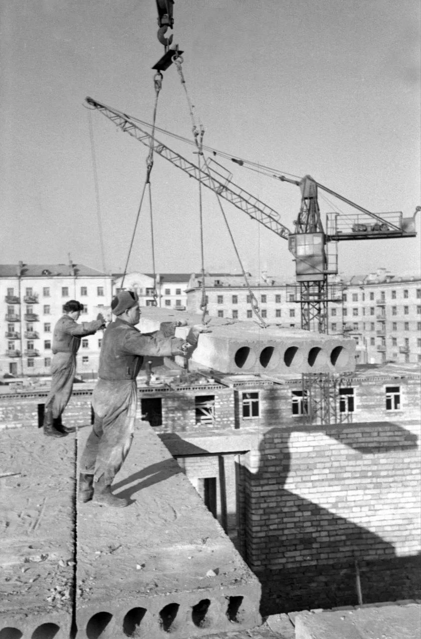 Строятся новые квартиры для николаевцев, УССР, 1956