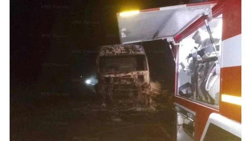 🚒 Ночью на трассе под Орлом сгорела фура с прицепом