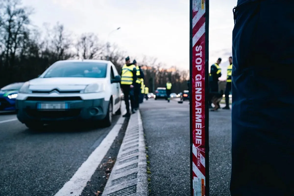 Полицию Франции уличили в уголовных преступлениях против школьников