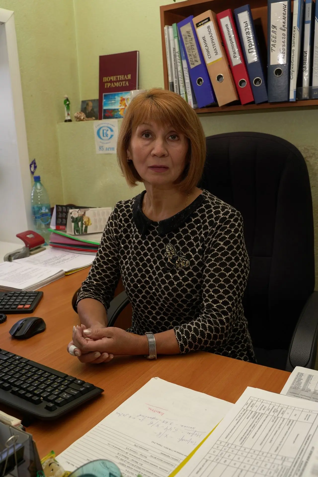 Счастливый человек на любимой работе                                                   ...
