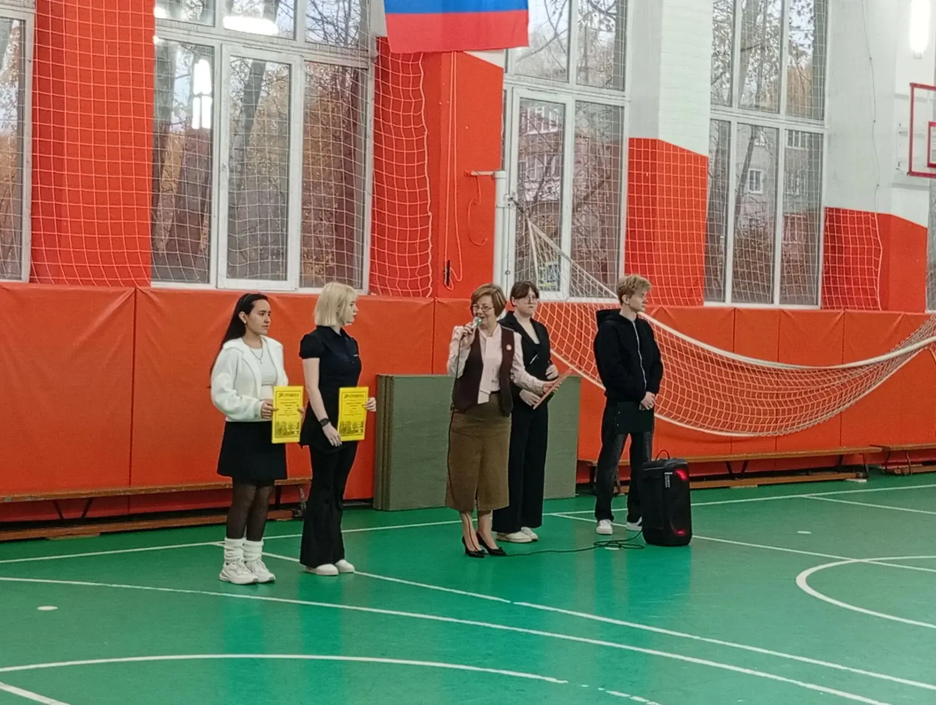 🎉 Сегодня на торжественной линейке состоялось вручение грамот за участие в декаде есте...