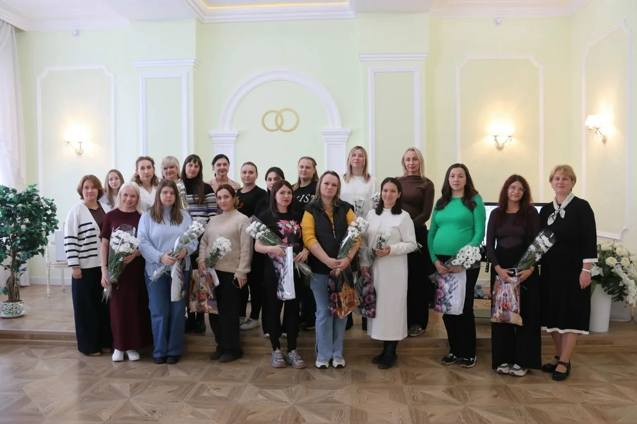 ✅ В отделе ЗАГС состоялась встреча для будущих мам Киришского района