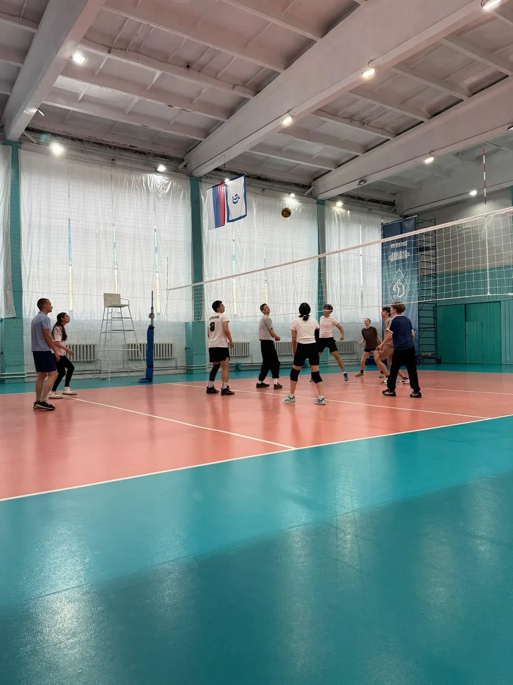 Тренировка по волейболу на базе "Динамо"
