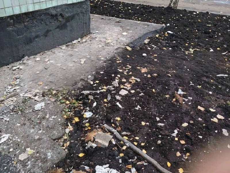🧹 В Марьино жители жалуются на неубранный двор
