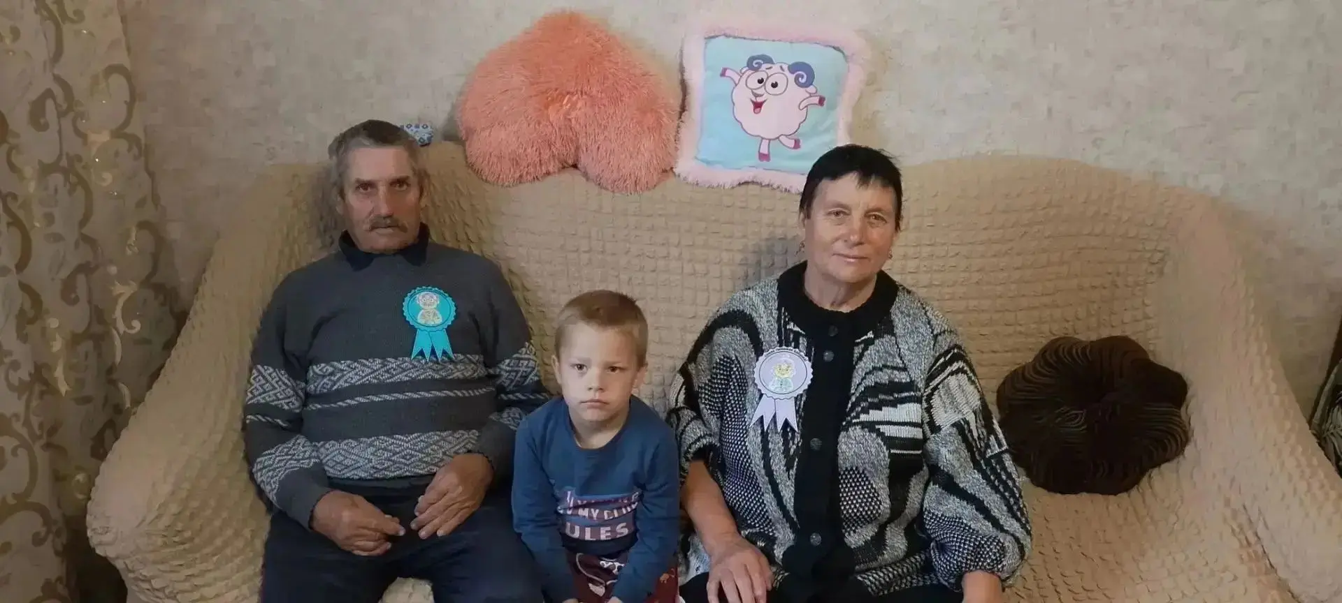 Ежегодно, в золотую осеннюю пору  мы чествуем тех, кто всегда рядом с нами, кто готов р...