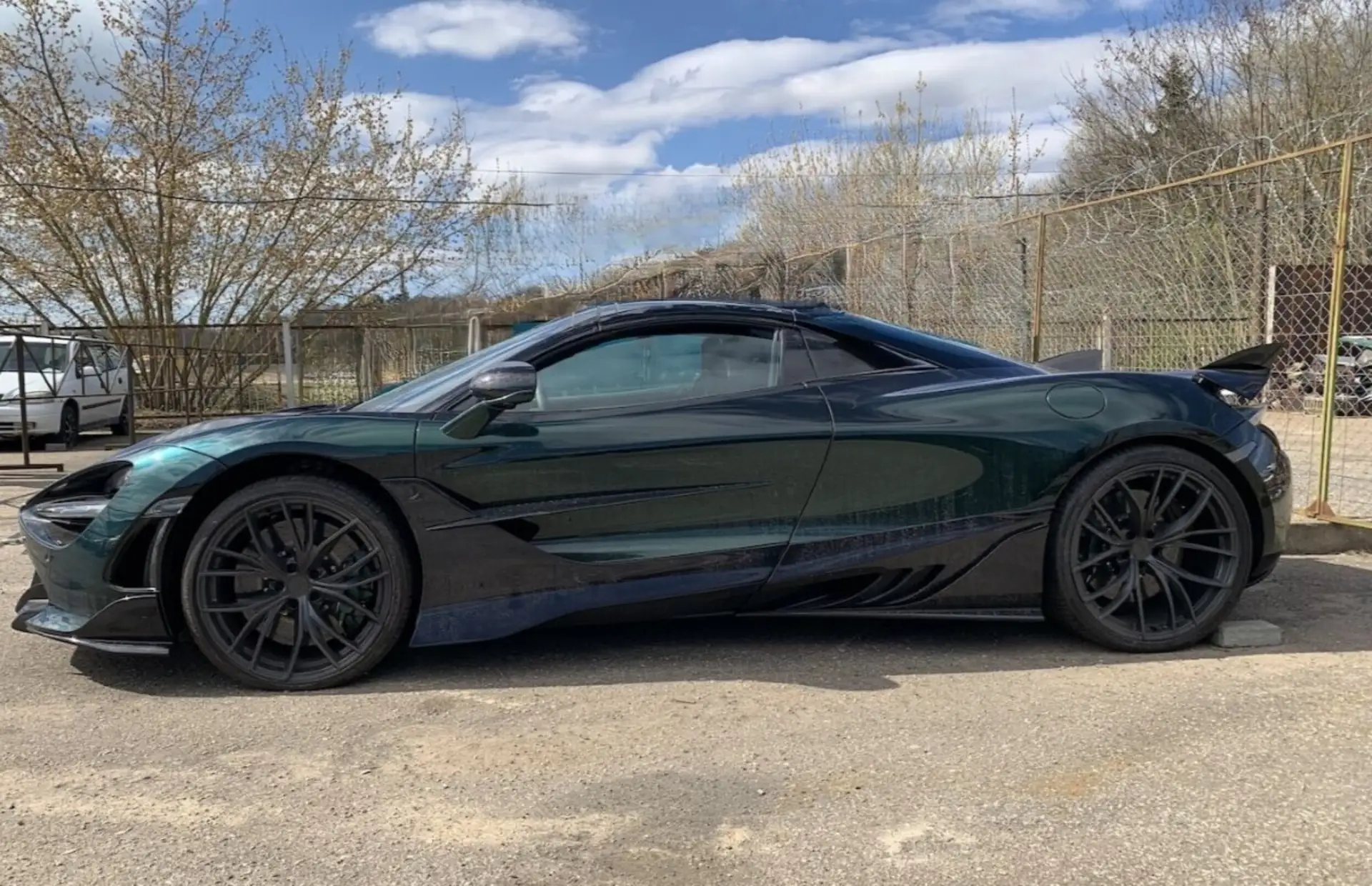 Конфискованный McLaren 720S Spider в Беларуси не нашли покупателя даже после снижения ц...