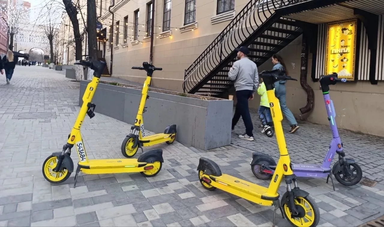 🛴 Электросамокаты пока не уходят: сезон в Тюмени продлится до настоящих морозов