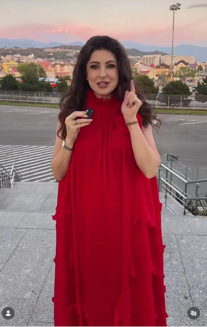 Анастасия Макеева прячет беременный живот