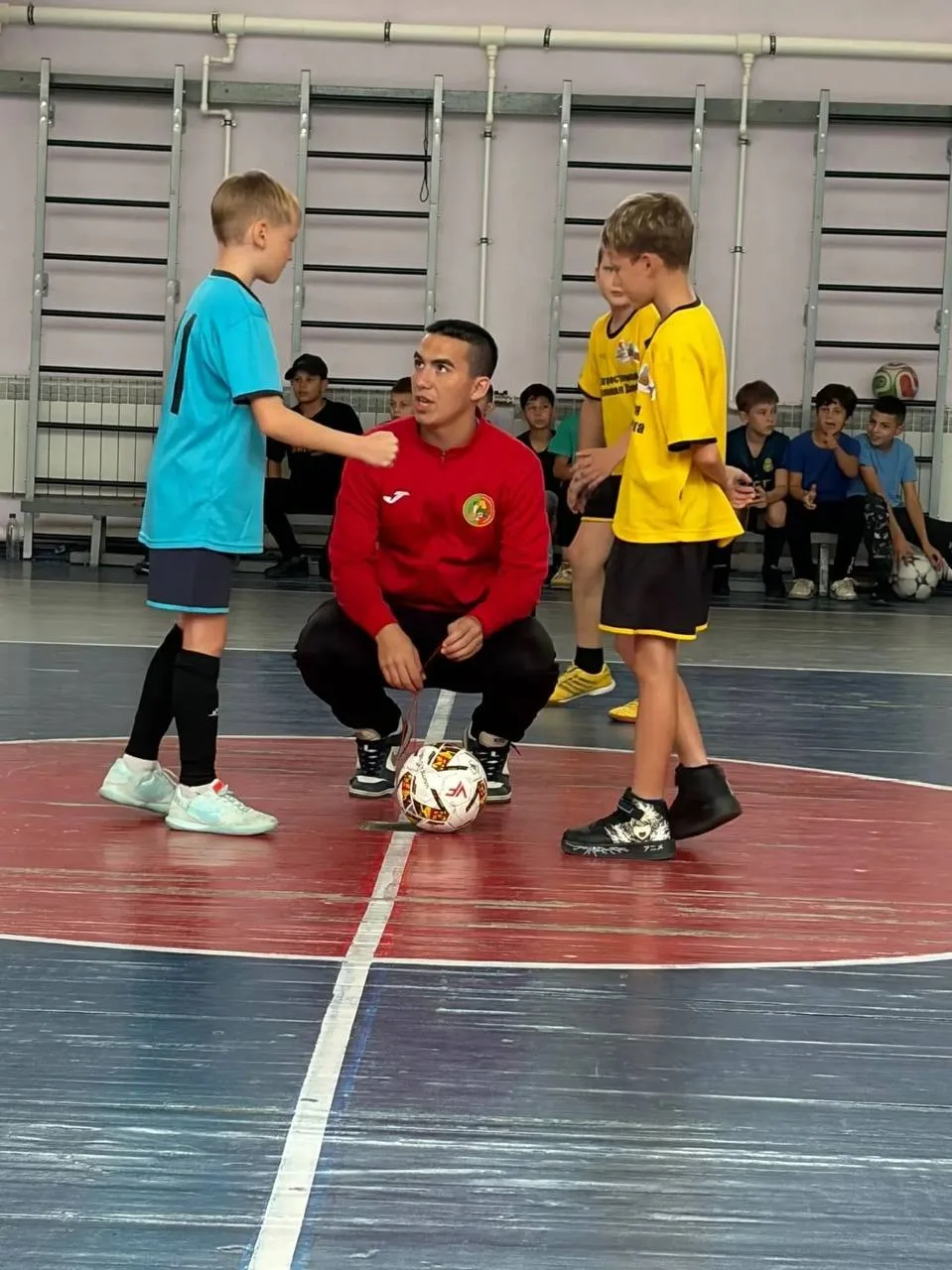 ⚽ Школьники из Лисок разыграли медали по футзалу на спартакиаде «Старт».