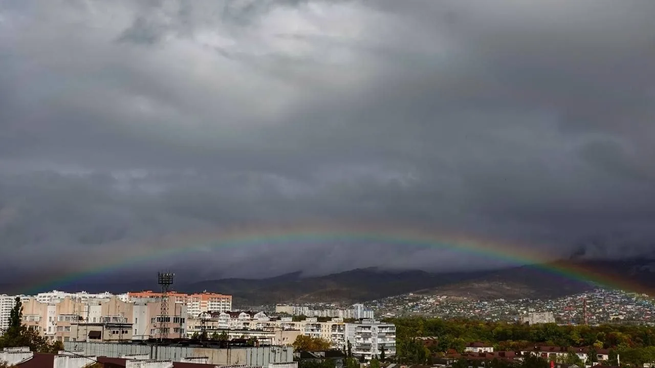 Тем временем в Новороссийске успели на радугу 🌈