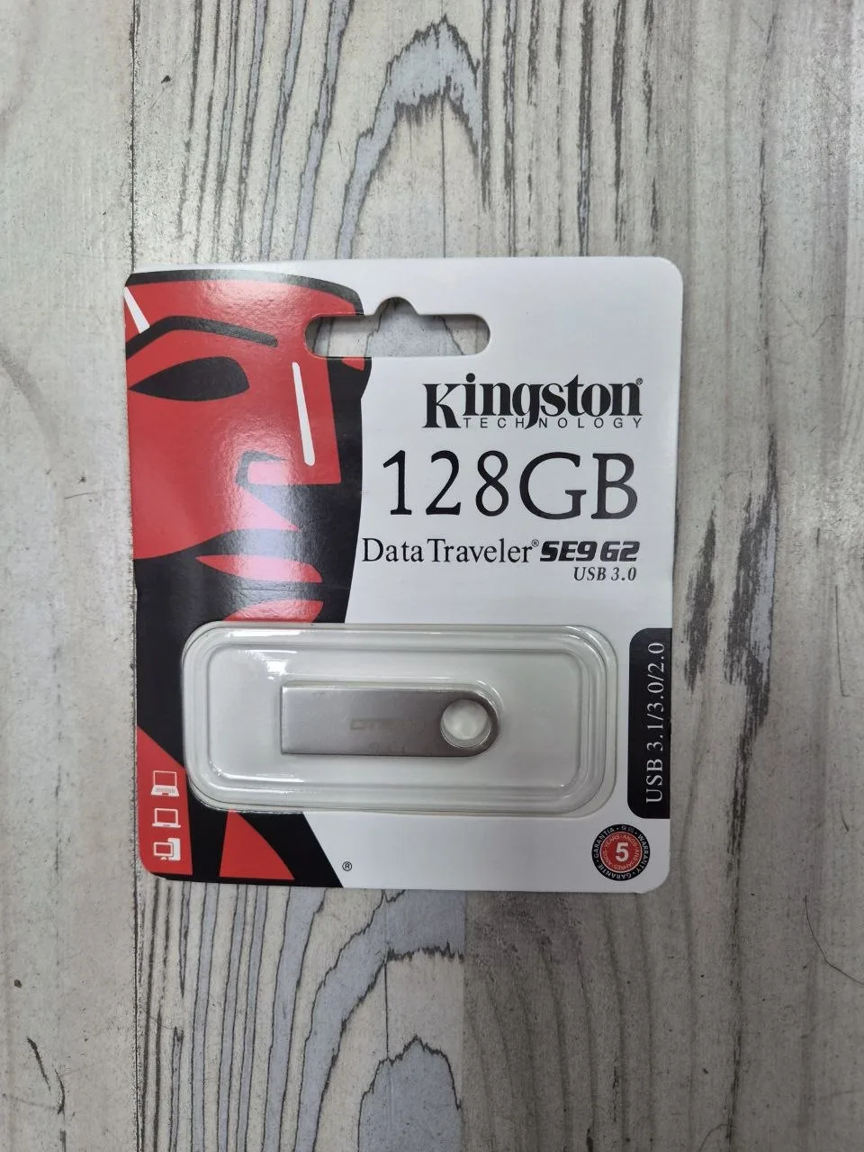 USB-накопитель 128 ГБ