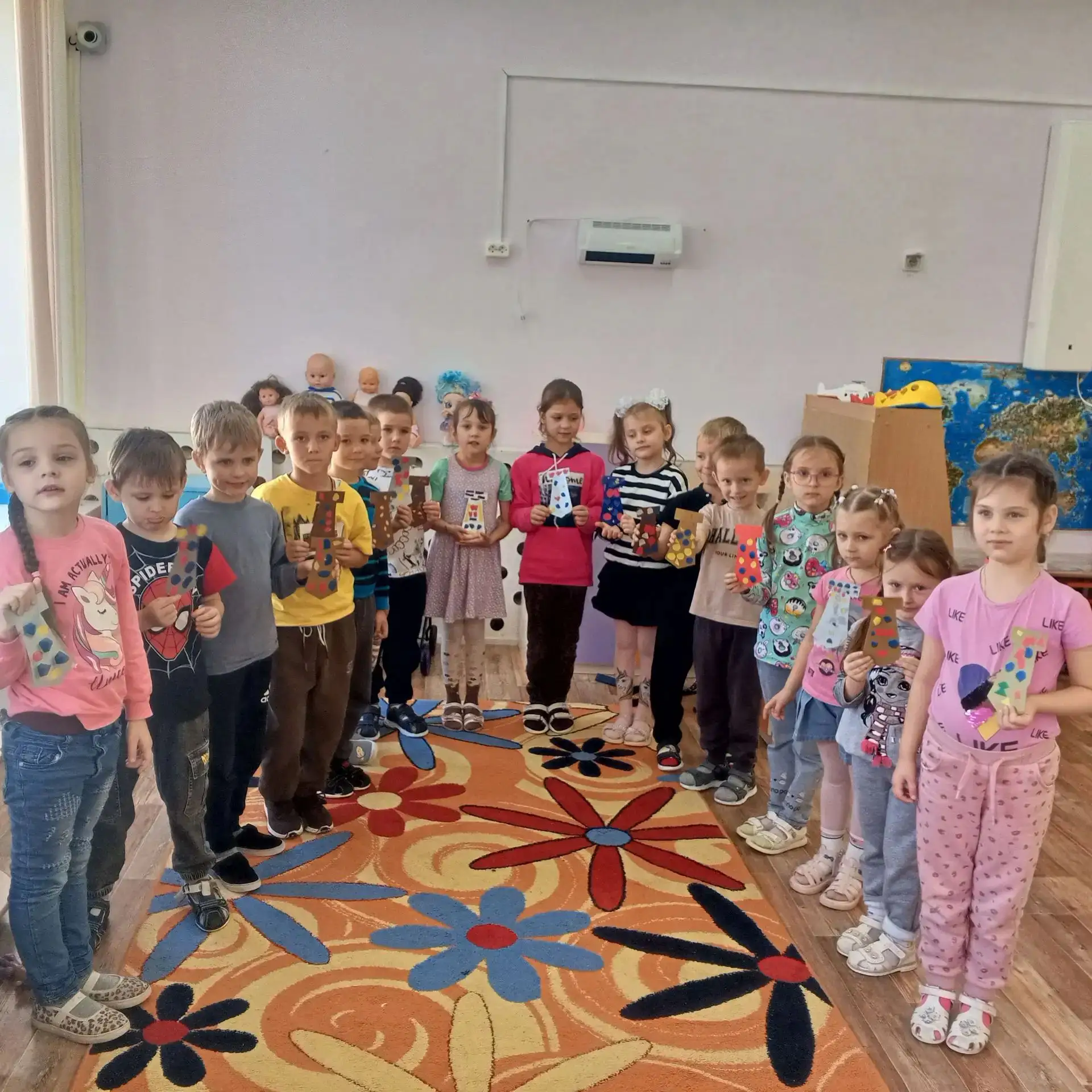 Воспитанники подготовительной   группы в преддверии праздника "Дня ОТЦА" приготовили дл...