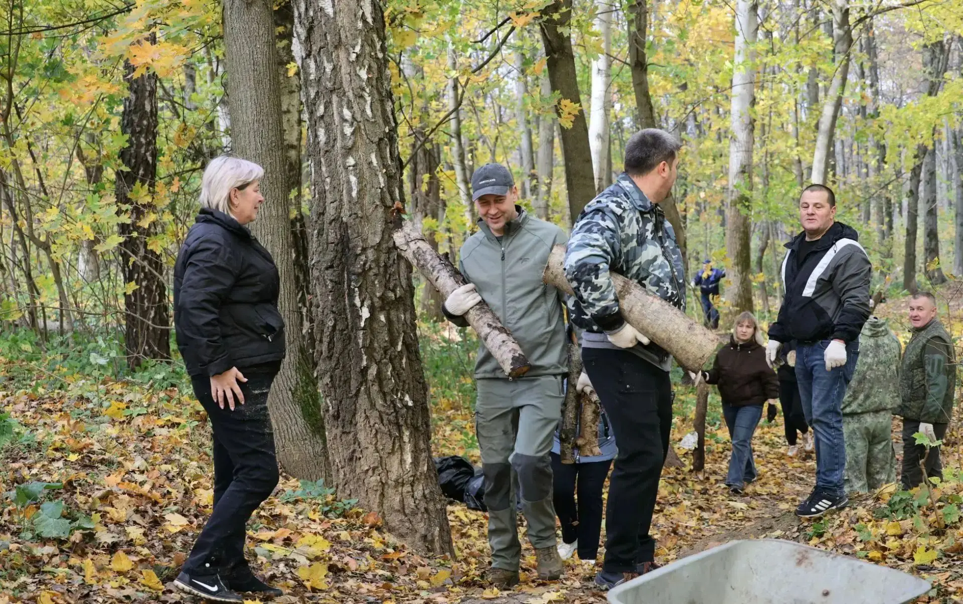Сегодня принял участие в общегородском субботнике в микрорайоне «Сельхозтехника».