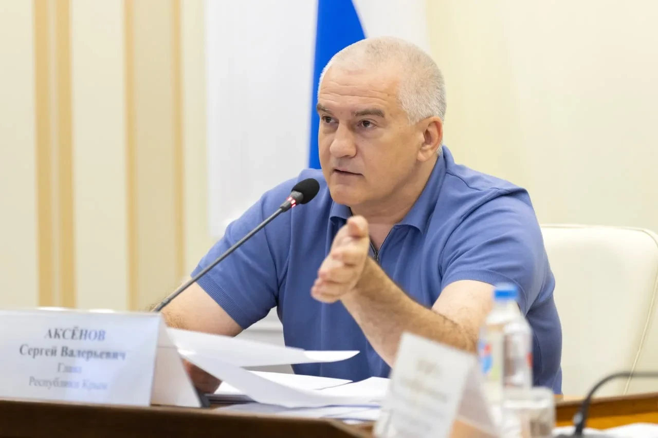 Аксёнов потребовал выговоров чиновникам за работу с жалобами