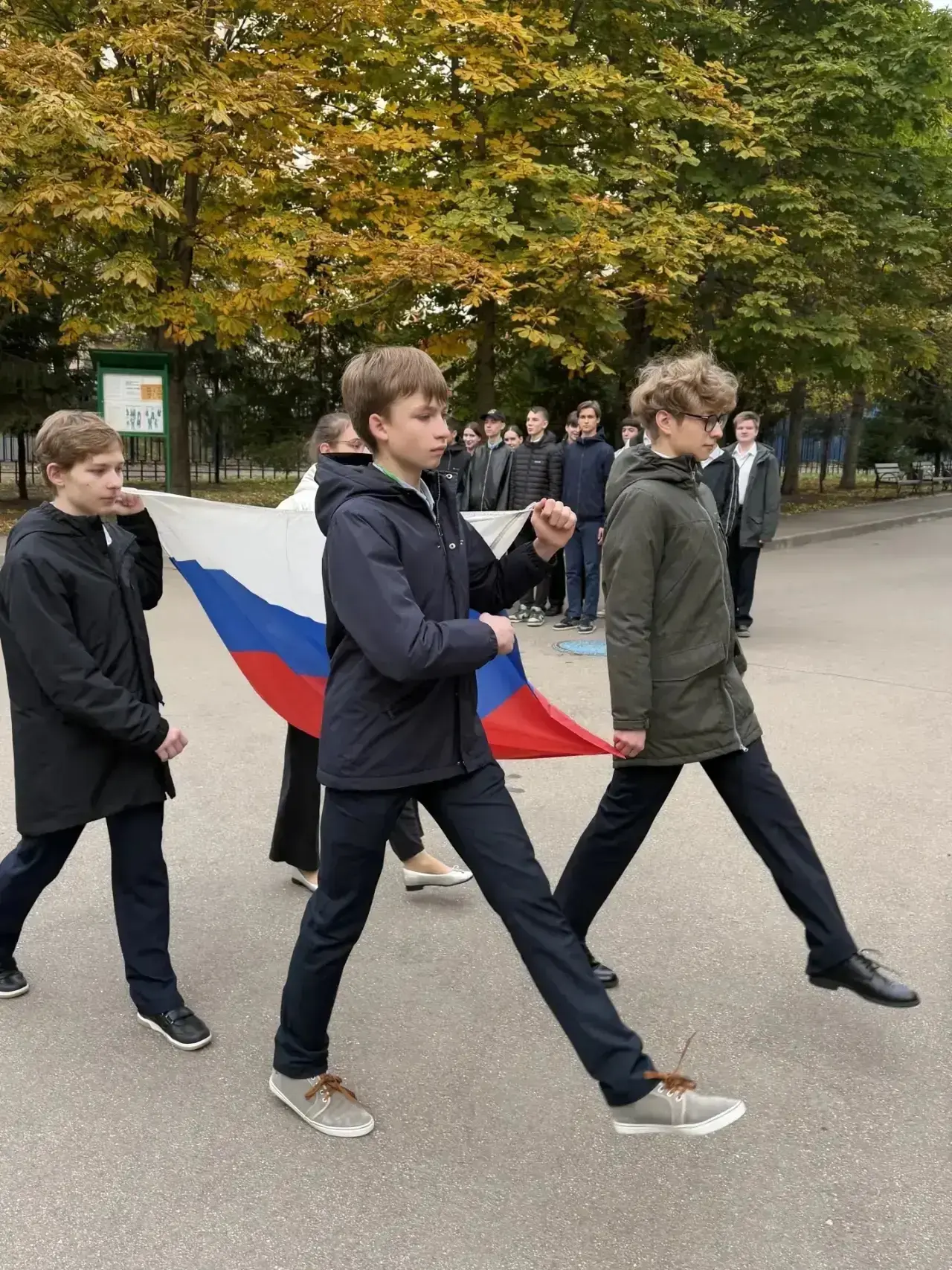 Сегодня, 12 октября, новая учебная неделя в нашей школе традиционно началась с торжеств...