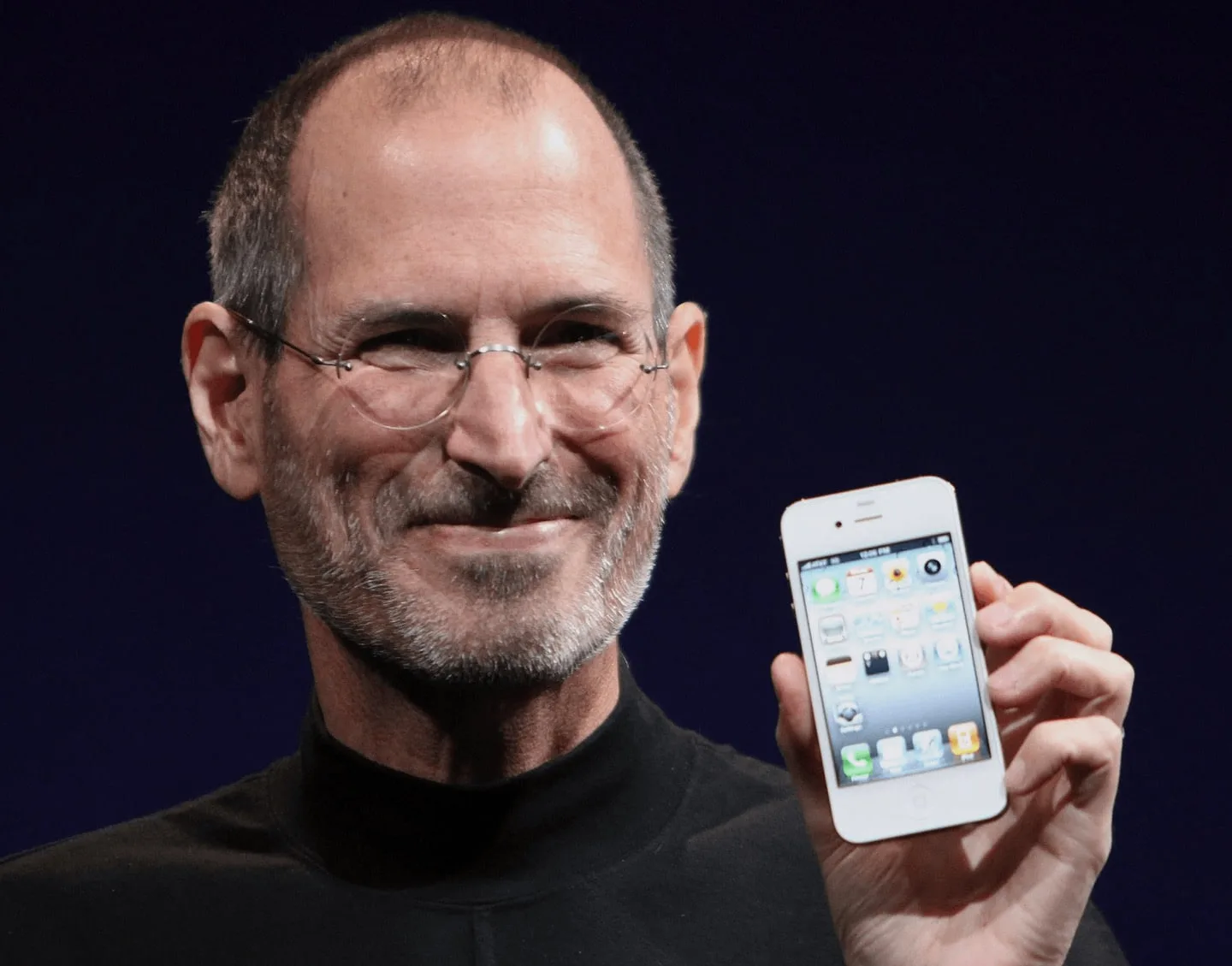 15 лет назад стартовали продажи iPhone 4S — последней модели, представленной при жизни ...