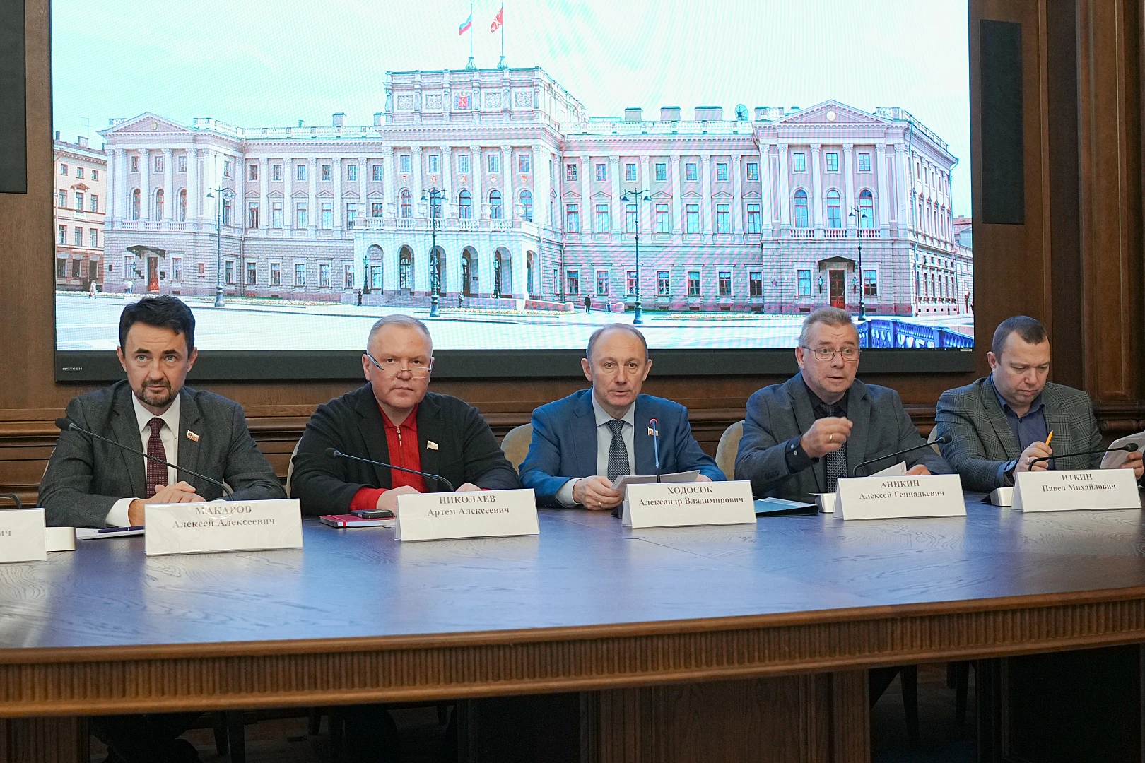 Депутаты предложили разработать новый стандарт посадки растений для городских и промышл...
