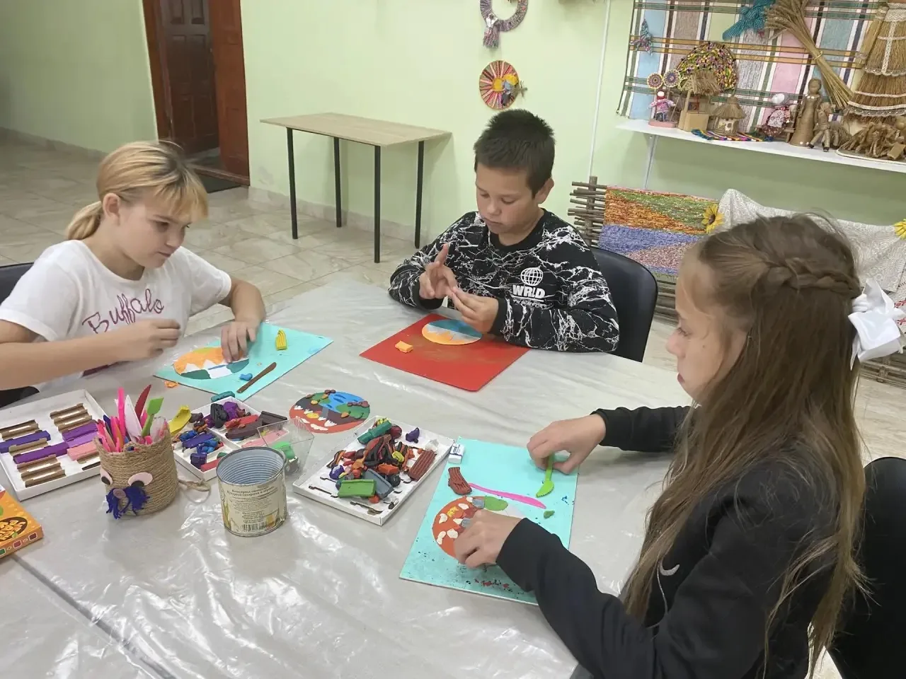 Сегодня в ск х. Плавненского  прошел творческий мастер-класс по лепке, под названием «Г...