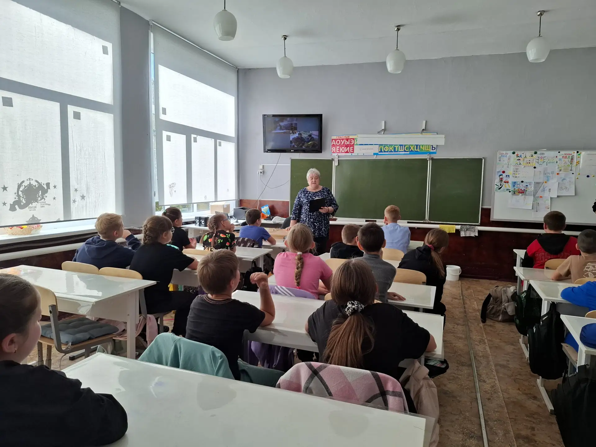 https://biblioteka-city.ru/item/2548586 Сотрудники Подгоренской сельской библиотеки про...