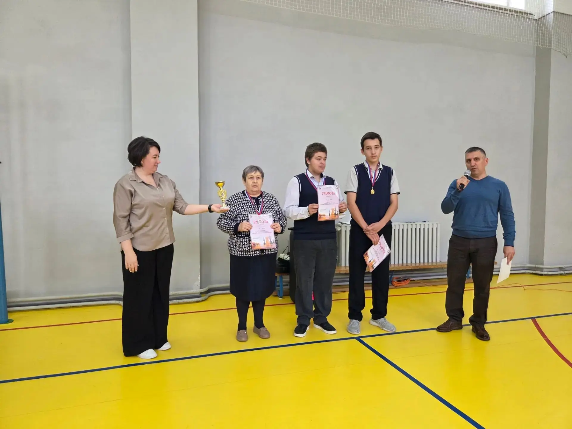 🎉 Торжественная линейка: старт новой учебной недели!