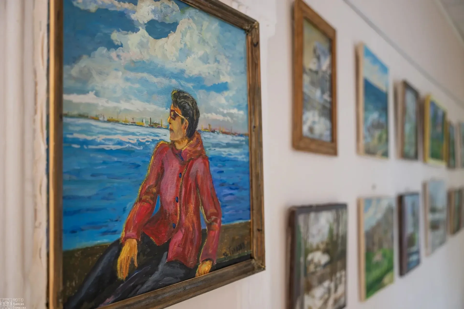 🖼️ В Доме работников искусств проходит выставка Владимира Гонозова