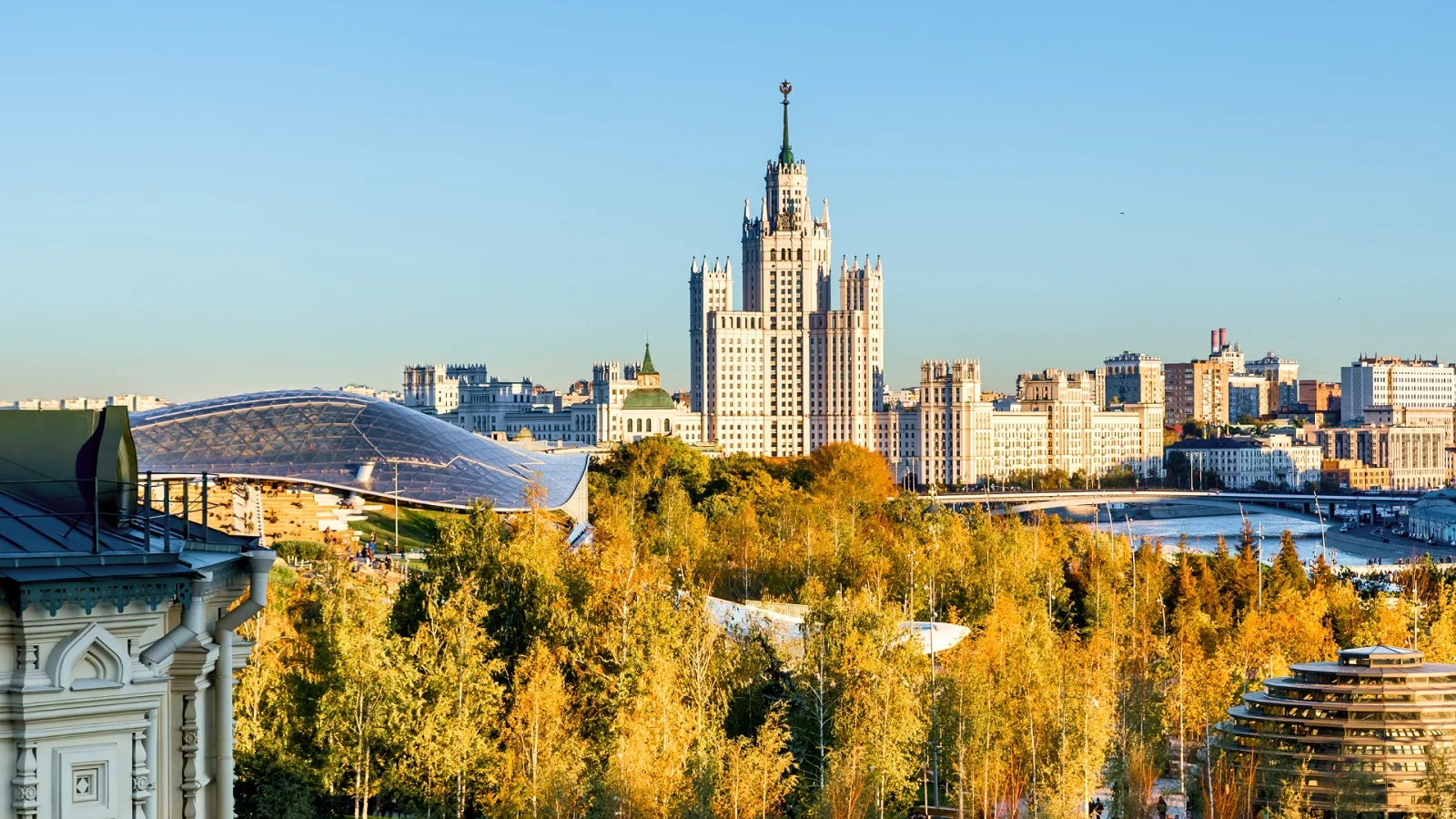 Холодный ветер и дожди ждут москвичей сегодня