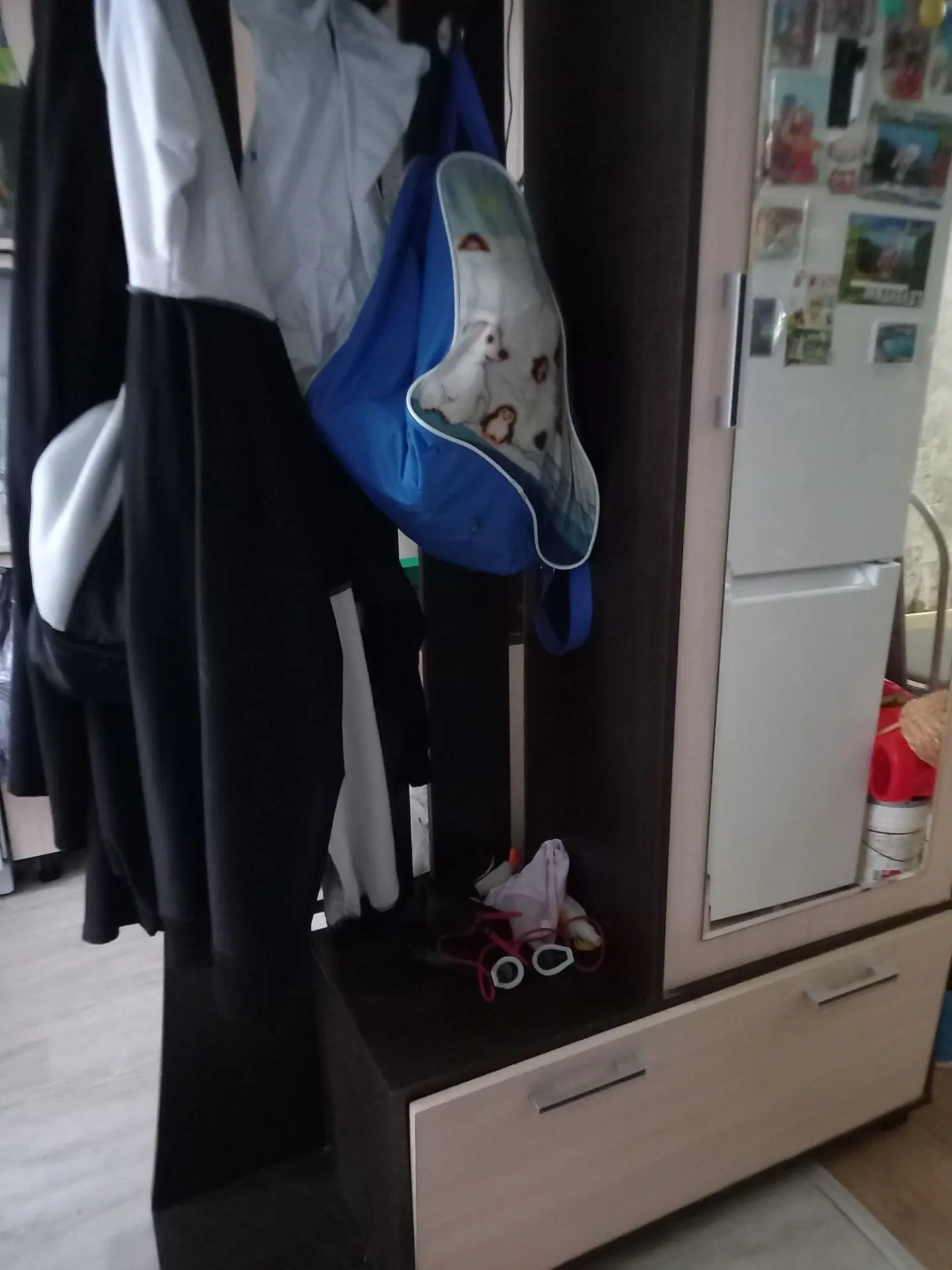 Продам шкаф в прихожую.