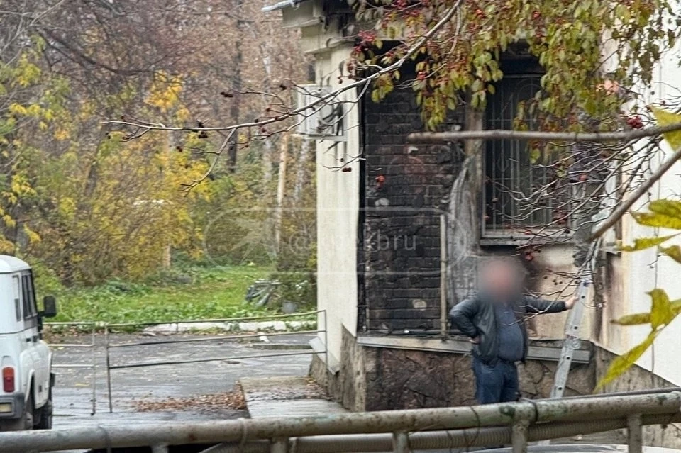 «Был ранен в плечо»: в Екатеринбурге 17-летний студент поджег полицейские машины
