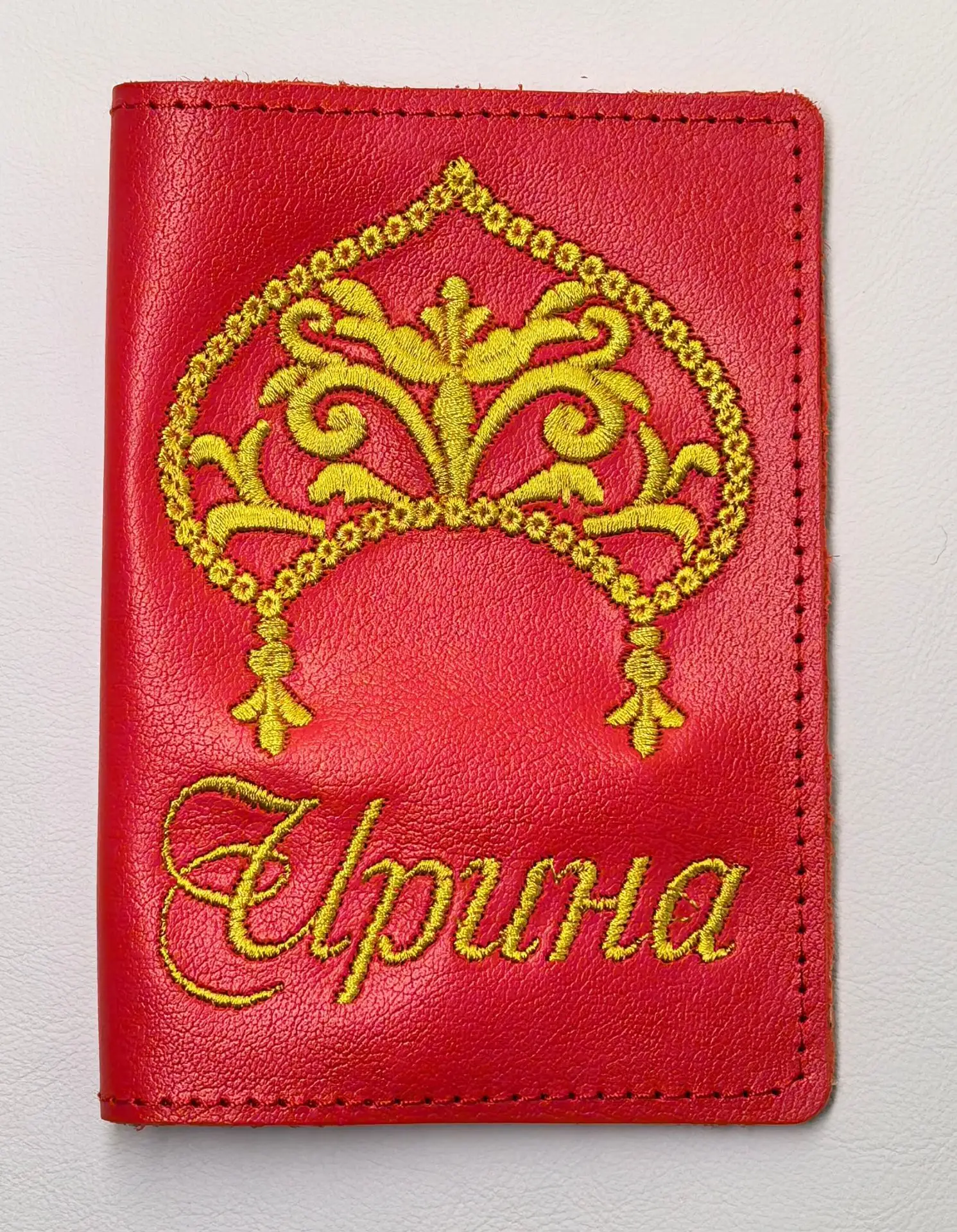 Я тут обнаружила, что многие русские имена длинные)) и им тесно, вышивка лучше смотритс...