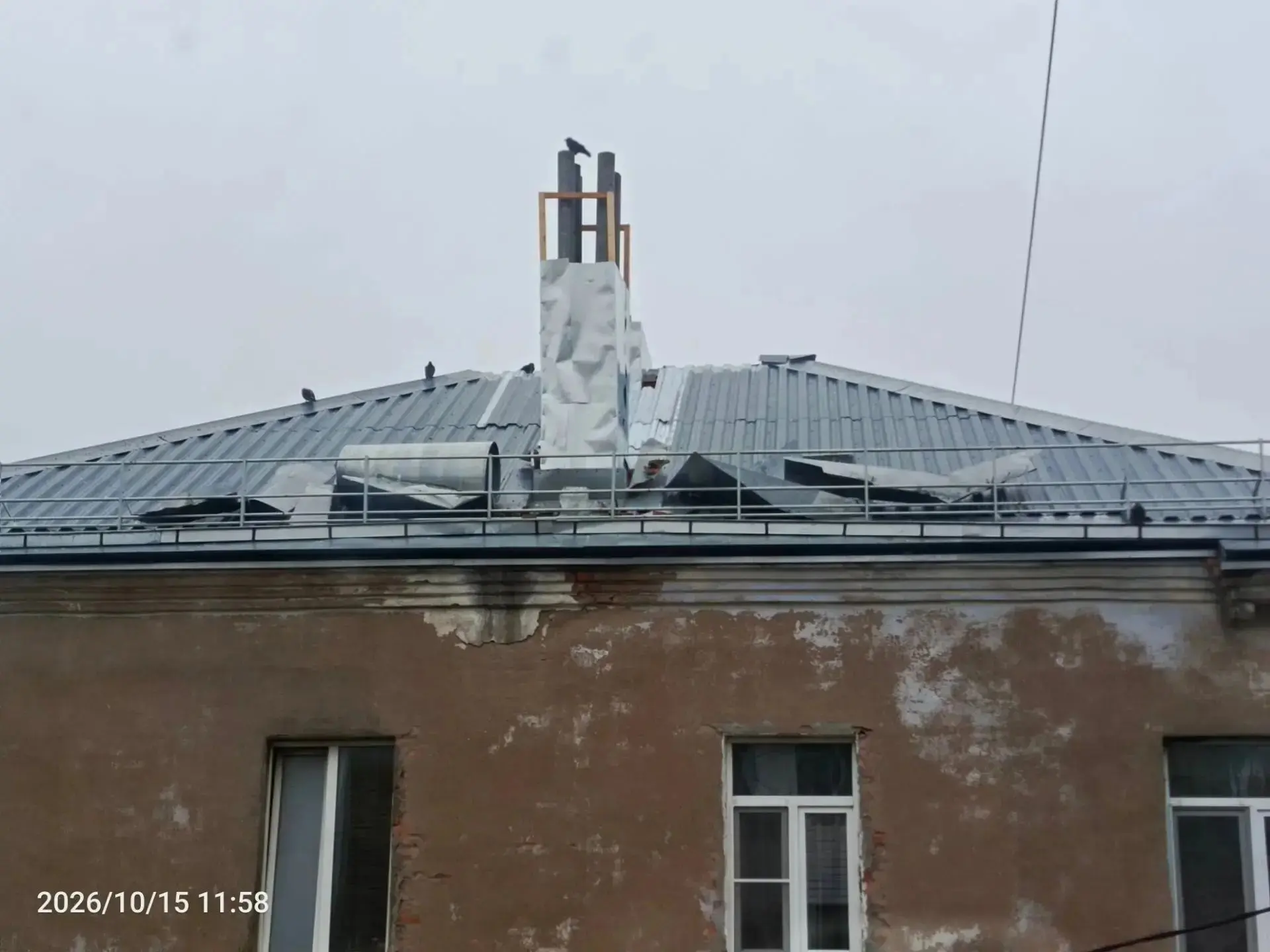 В Болохово ветром сдуло крышу.