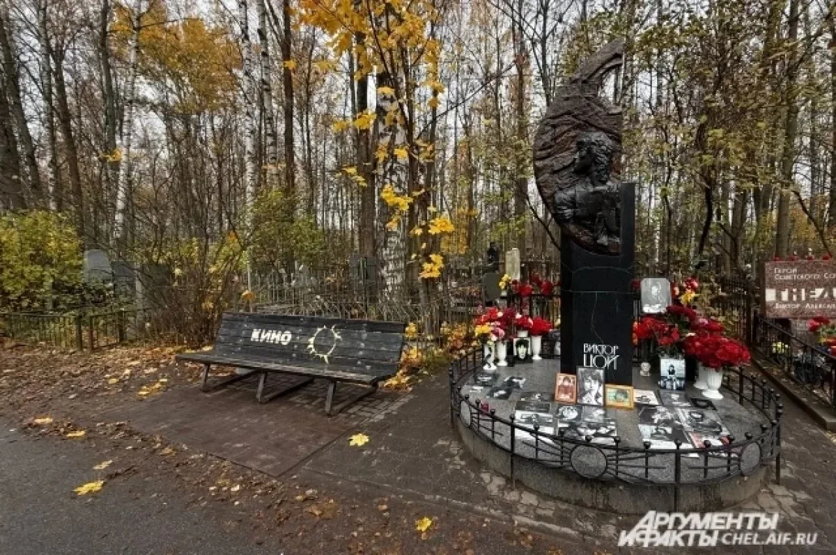 Тихая прогулка среди крестов. Зачем люди идут на кладбищенские экскурсии