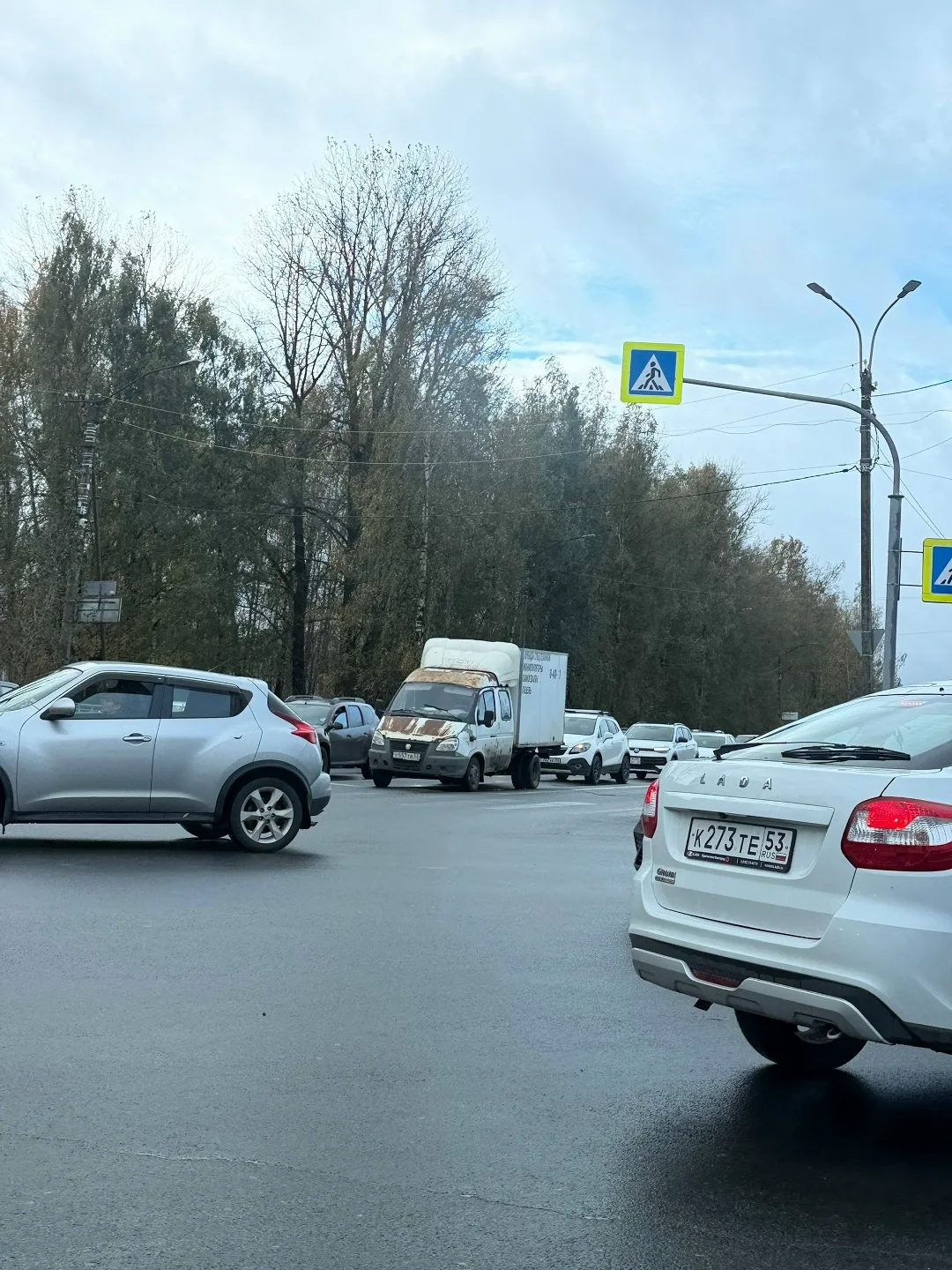 На Октябрьской и возле вокзала огромные пробки