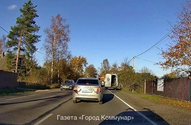 На дороге Красное Село - Гатчина - Павловск в д.Покровской ведутся ремонтные работы. Вр...