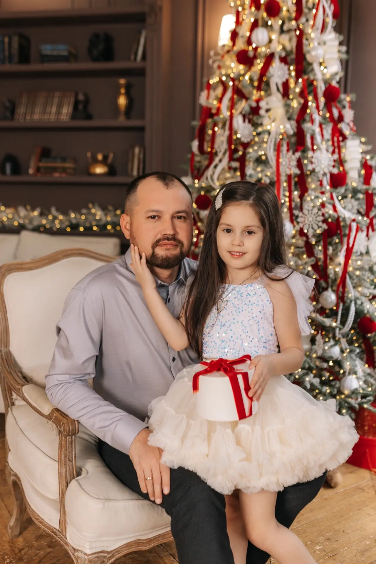 Мой папа - военный. Каждый раз, когда ему нужно уехать, мы долго прощаемся, грустим, жд...