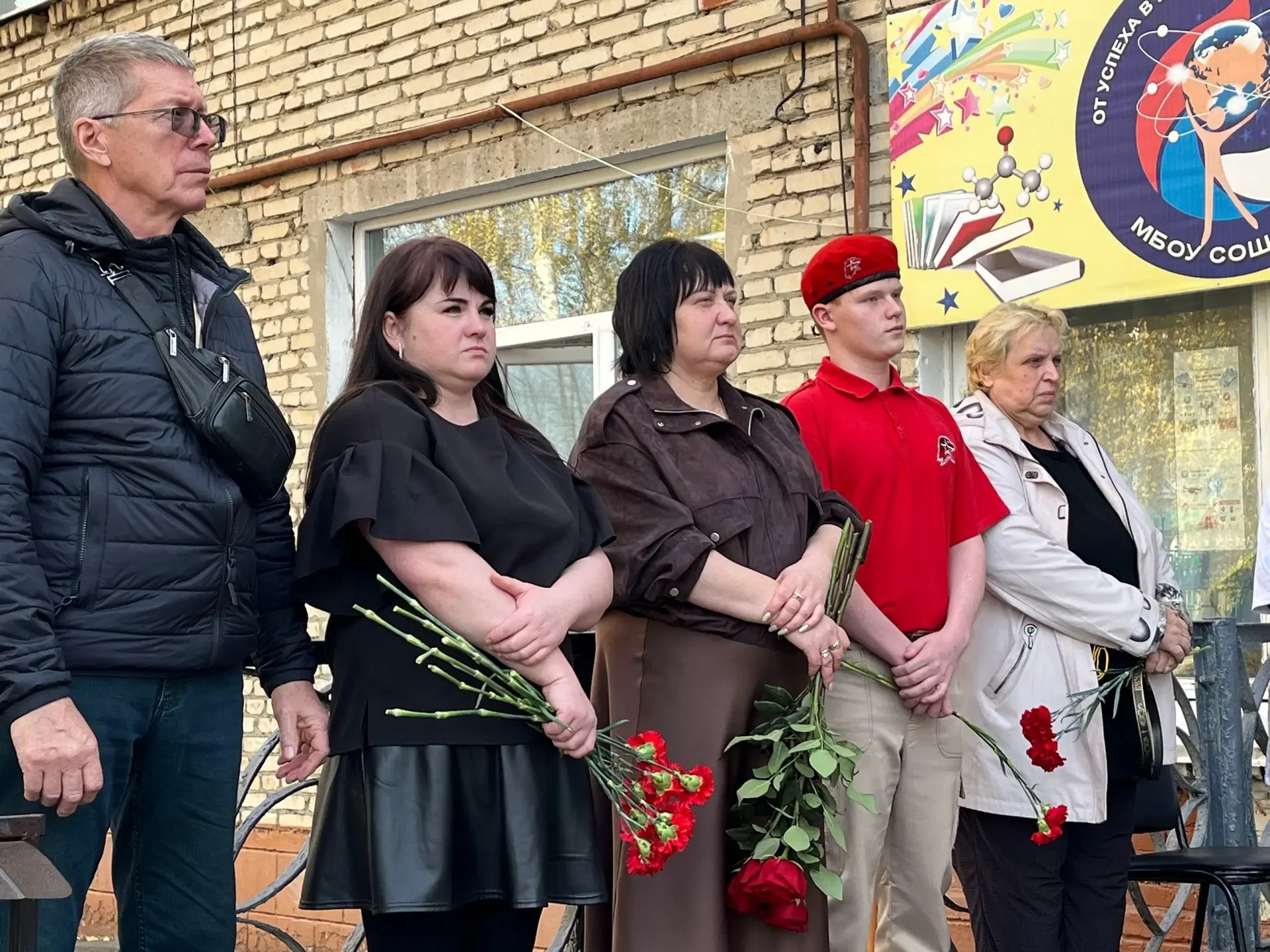 Сегодня в школе № 15 состоялось торжественное открытие мемориальной доски в честь выпус...