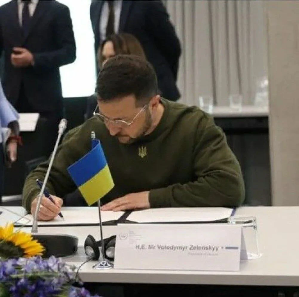 Зеленский подписал указ о запрете западным партнёрам тормозить Старлинк и не передавать...