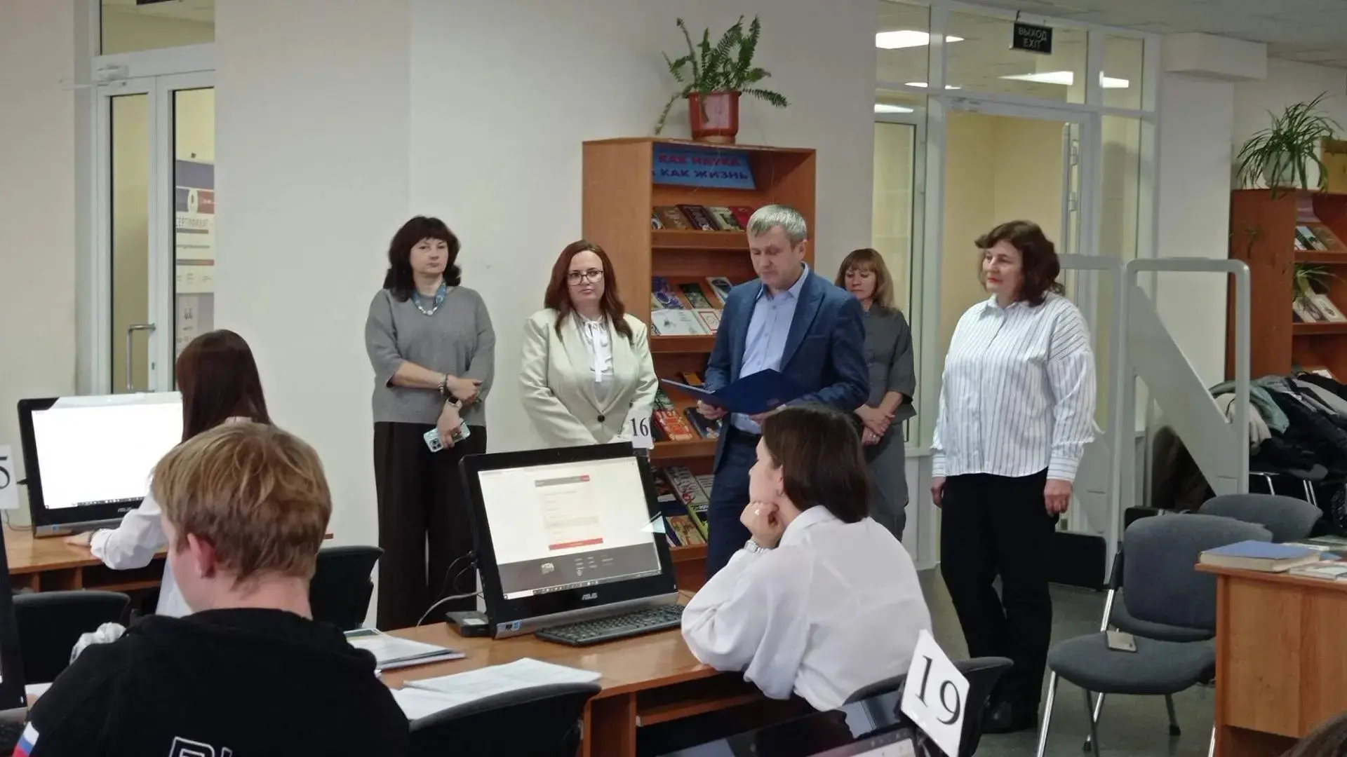 Курские школьники приняли участие в X Юбилейном Всероссийском экономическом диктанте