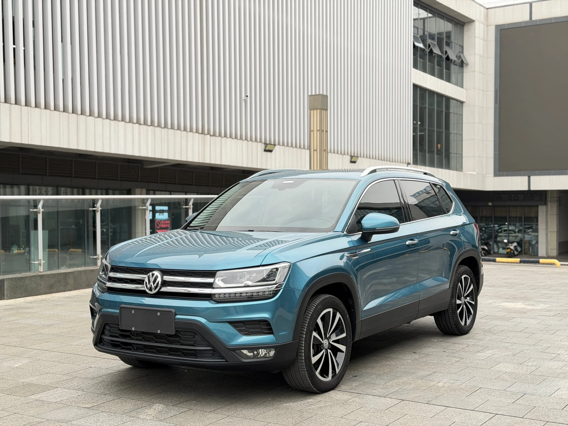 Автомобиль: Volkswagen Tharu