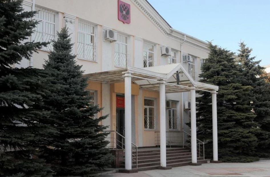 20-летняя анапчанка избила мужчину на Театральной площади.