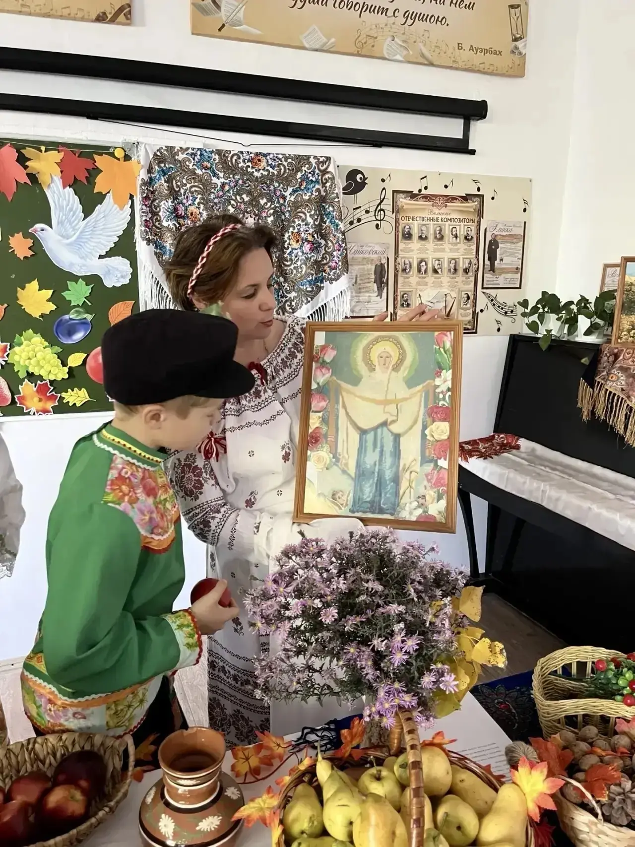 🕊️ Покров Пресвятой Богородицы- один из самых почитаемых осенних праздников на Руси.