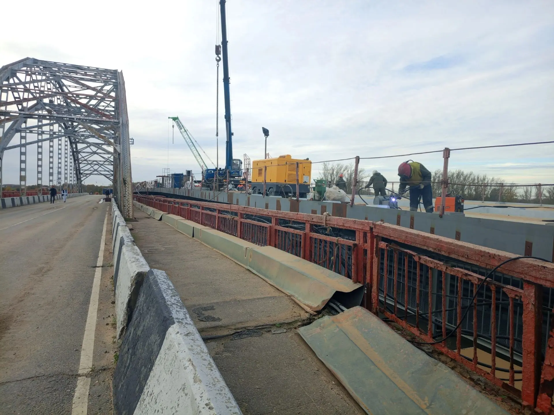 Продолжается строительство нового Рогачёвского моста.