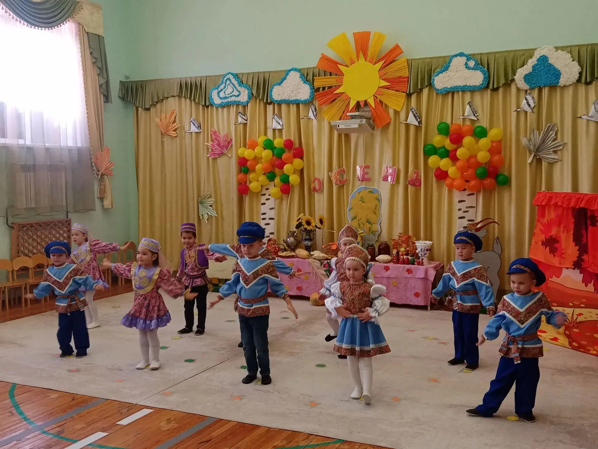 Сегодня в группе "Непоседы" прошел утренник, посвященный ко Дню пожилых людей💐 На праз...